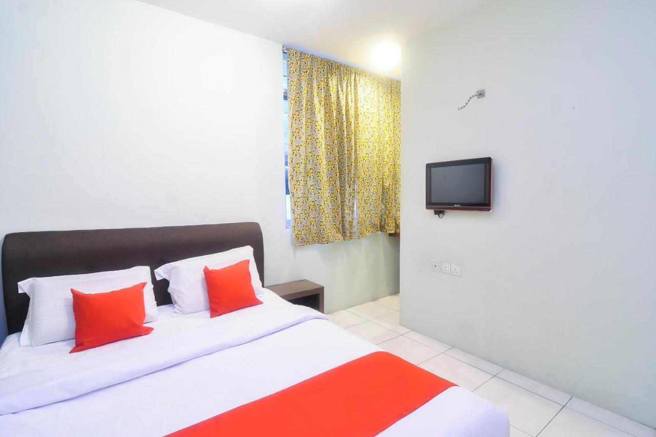 Oyo 44034 Furama Lodging House Kuching Exterior foto