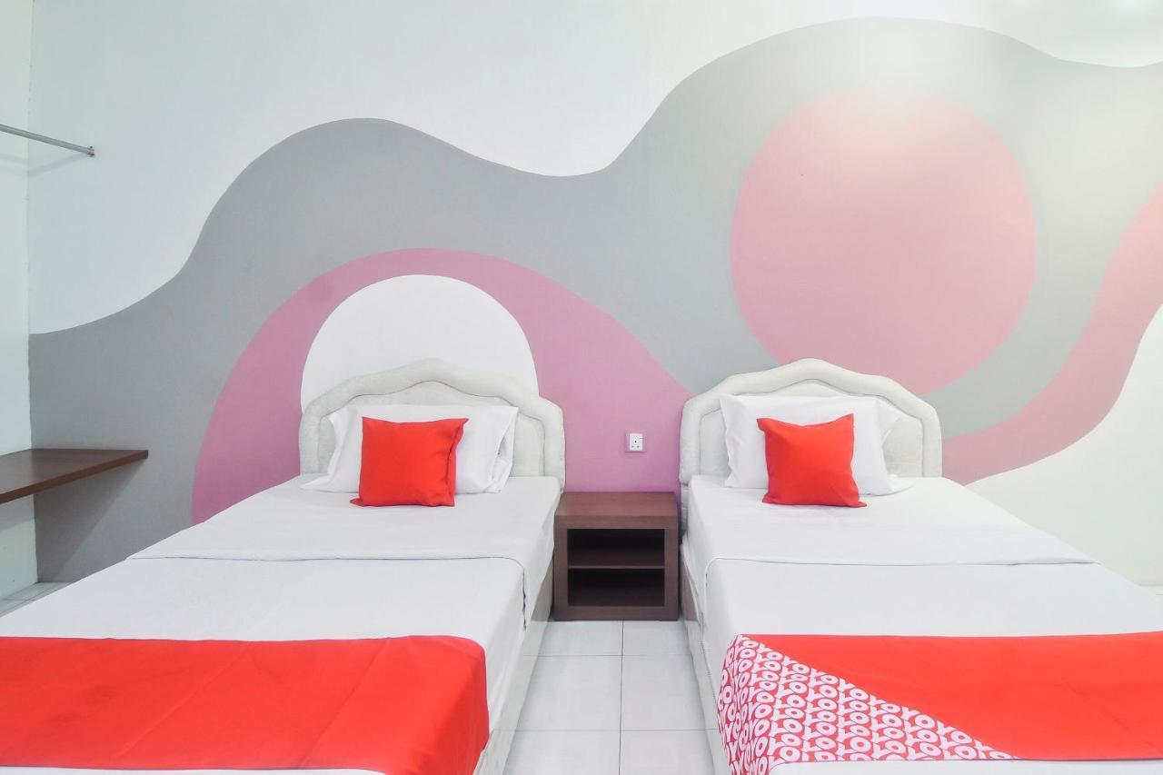 Oyo 44034 Furama Lodging House Kuching Exterior foto