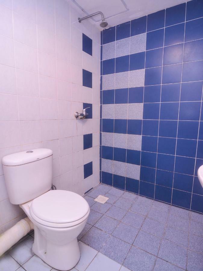 Oyo 44034 Furama Lodging House Kuching Exterior foto
