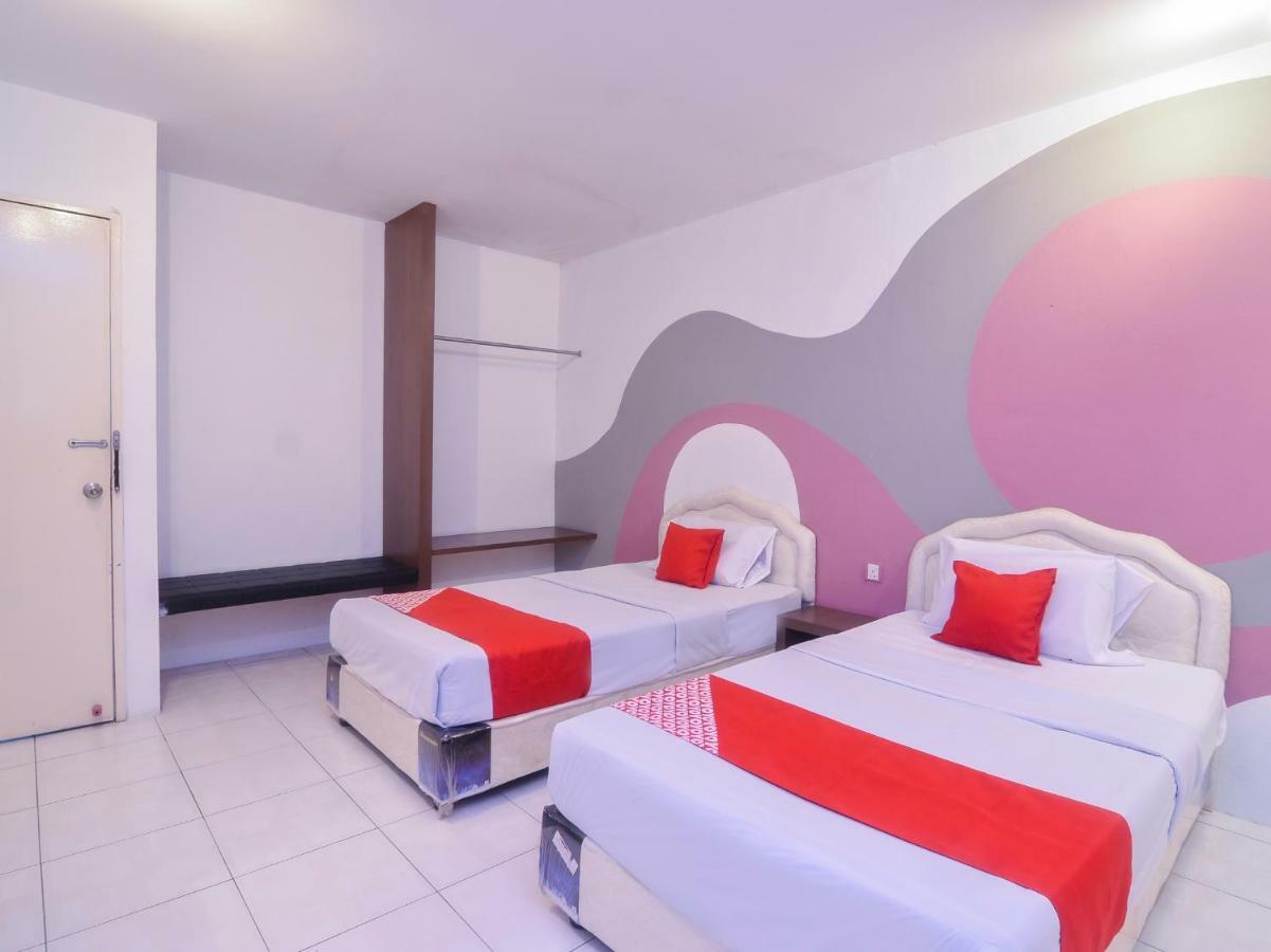 Oyo 44034 Furama Lodging House Kuching Exterior foto