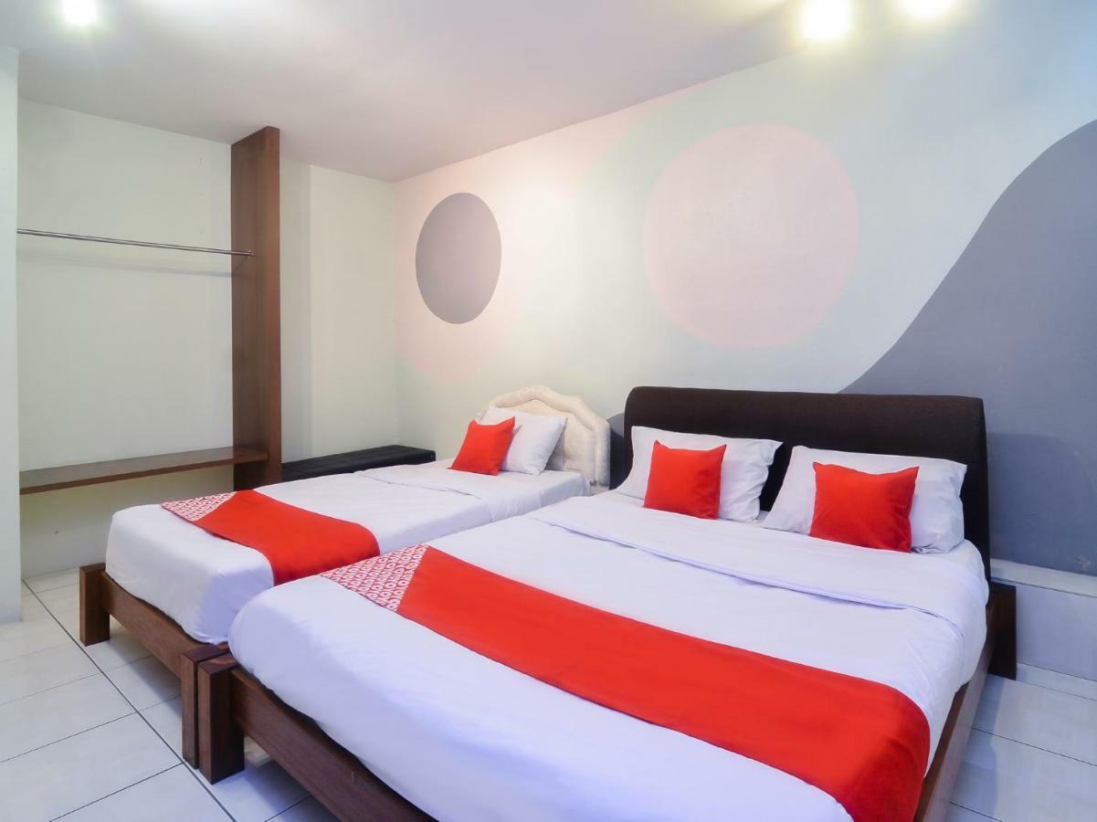 Oyo 44034 Furama Lodging House Kuching Exterior foto