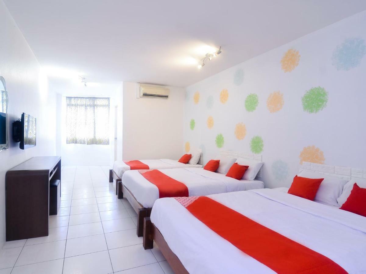 Oyo 44034 Furama Lodging House Kuching Exterior foto