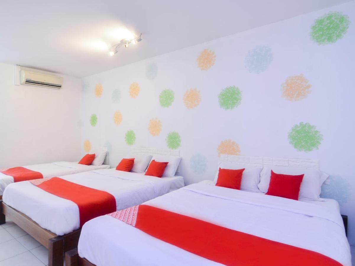 Oyo 44034 Furama Lodging House Kuching Exterior foto