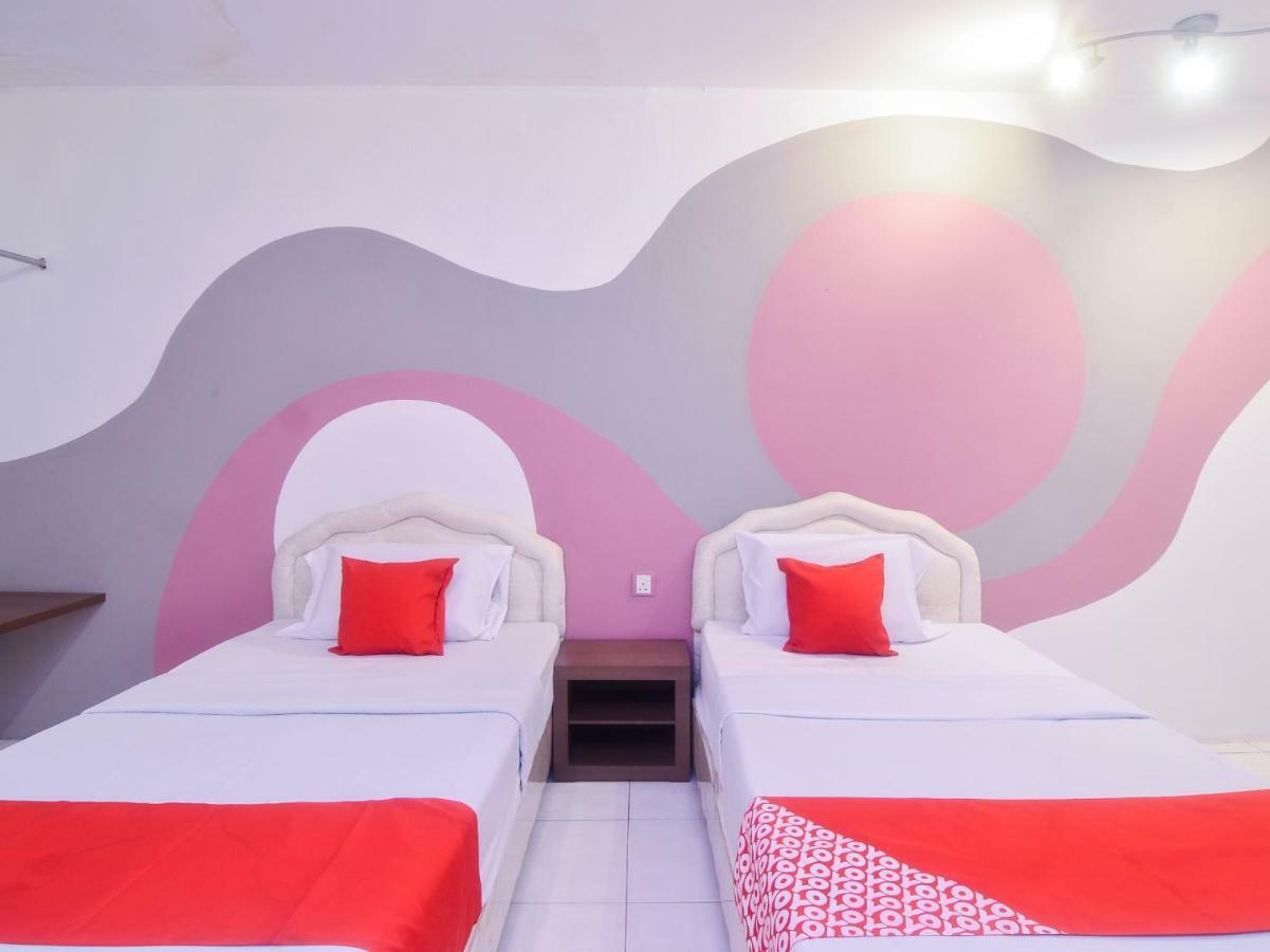 Oyo 44034 Furama Lodging House Kuching Exterior foto