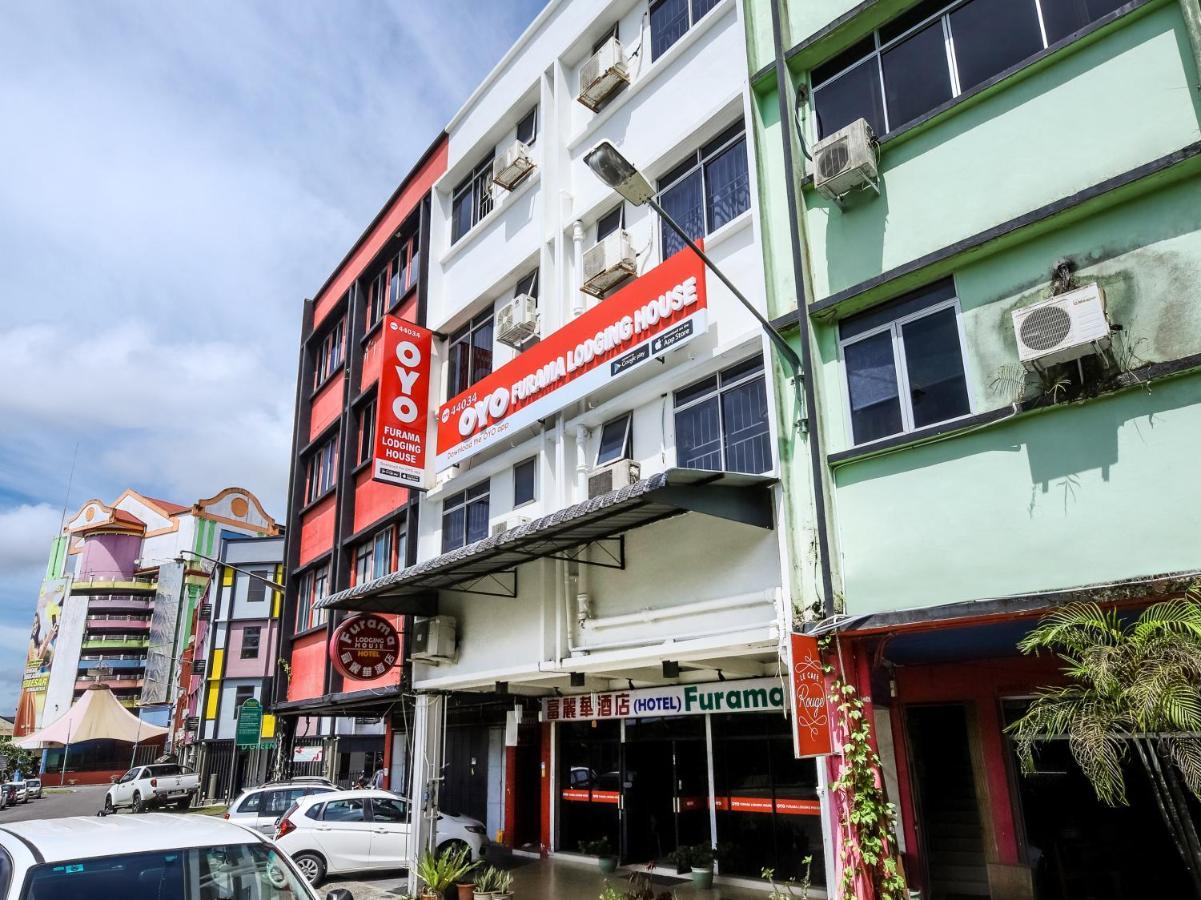 Oyo 44034 Furama Lodging House Kuching Exterior foto