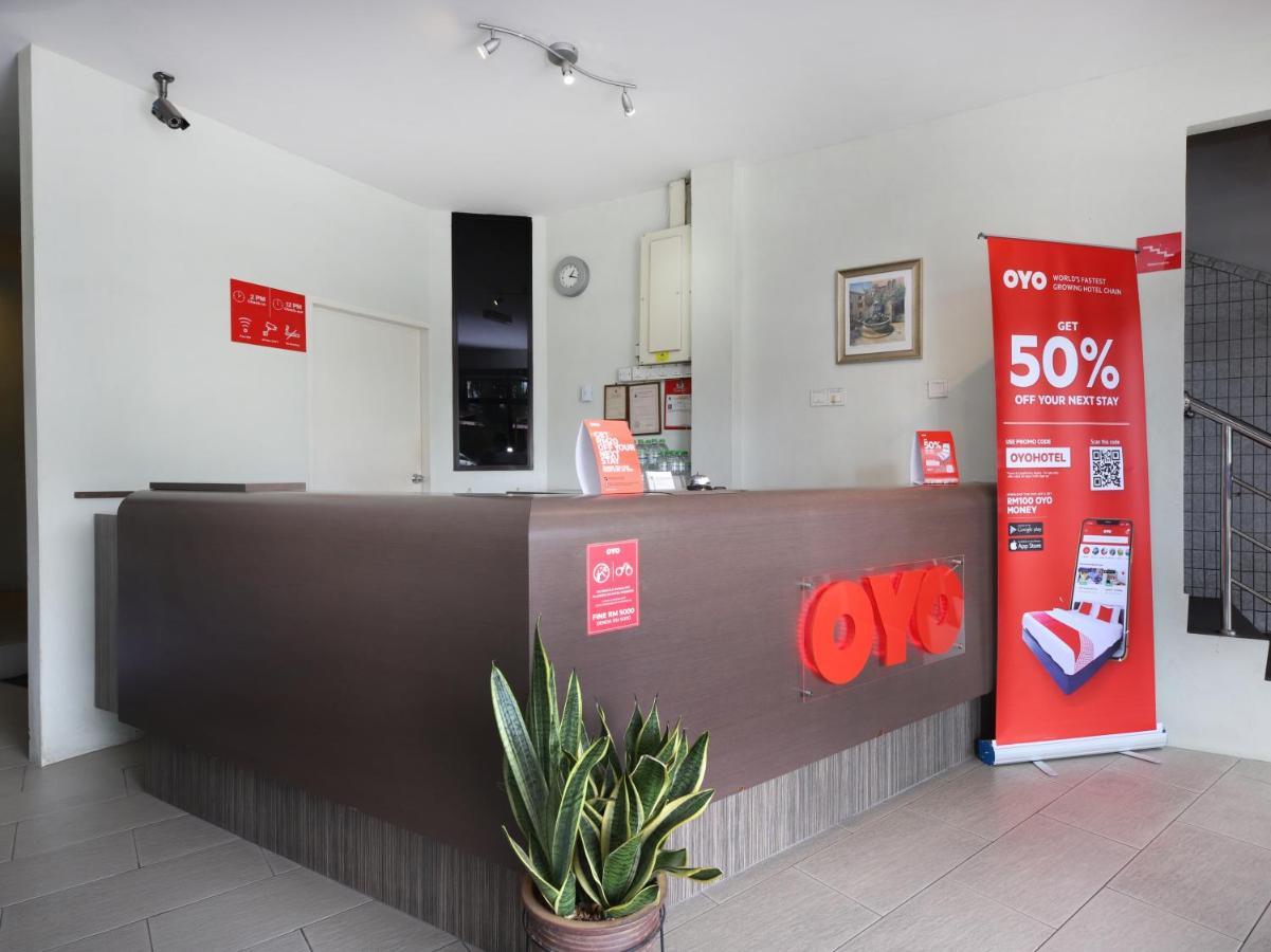 Oyo 44034 Furama Lodging House Kuching Exterior foto